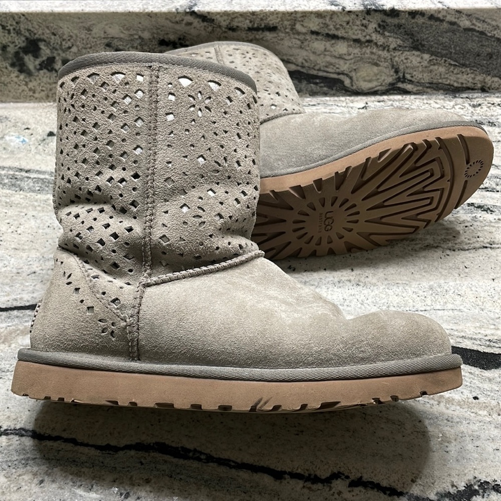 *RARE* UGG Cutout Short Boots - Picture 2 of 15